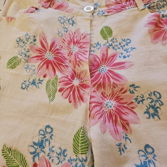 Yun Mei Cotten Blend Capri Pants, Small, White/Pink Floral Print - Picture 8 of 8